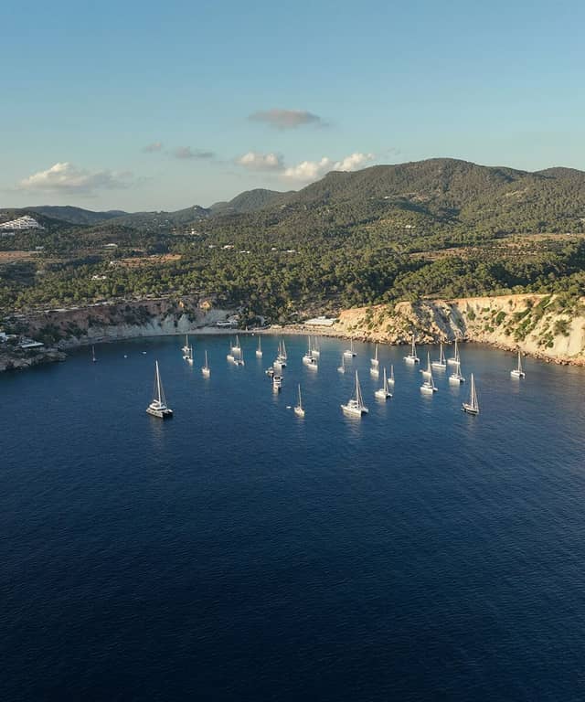Formentera by sailboat: beaches, lunch and siesta at anchor